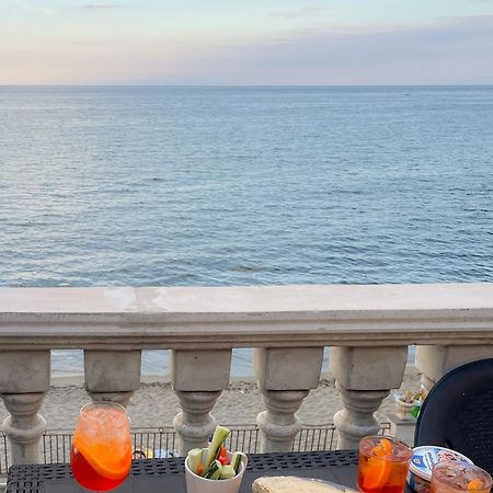 Maremare Apartments Giardini Naxos Eksteriør billede