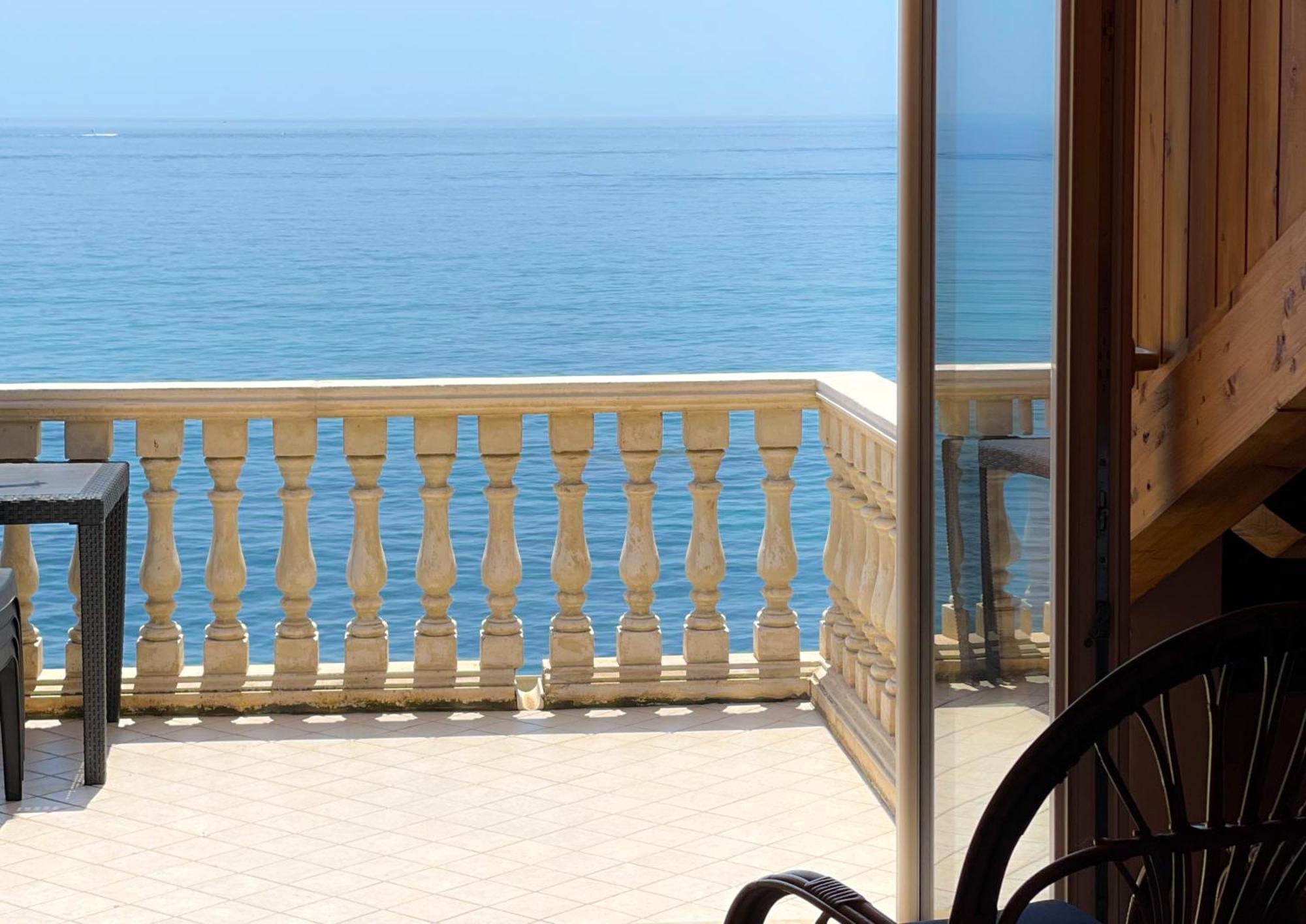 Maremare Apartments Giardini Naxos Eksteriør billede