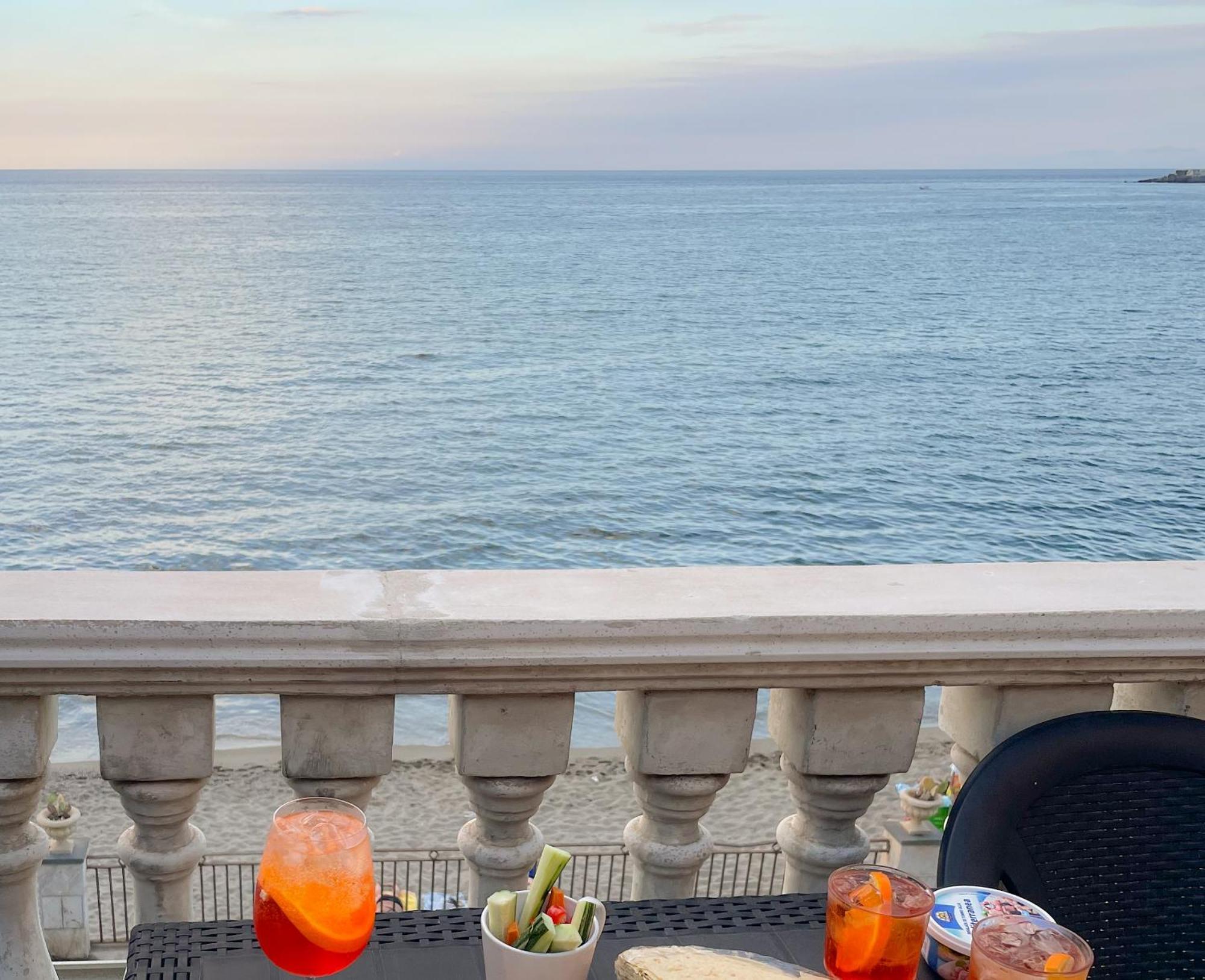 Maremare Apartments Giardini Naxos Eksteriør billede