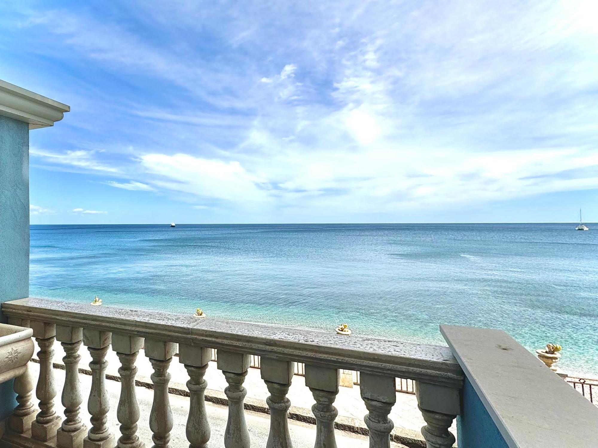 Maremare Apartments Giardini Naxos Eksteriør billede