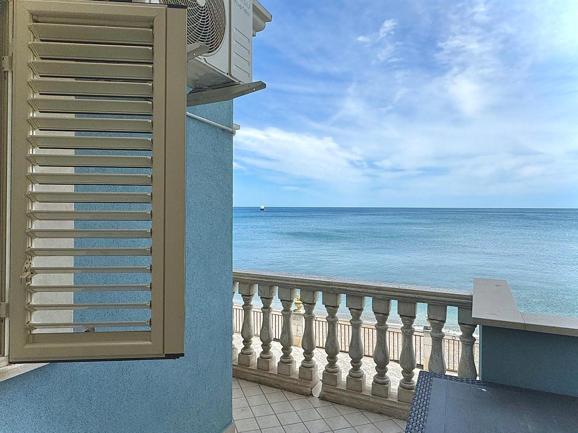 Maremare Apartments Giardini Naxos Eksteriør billede